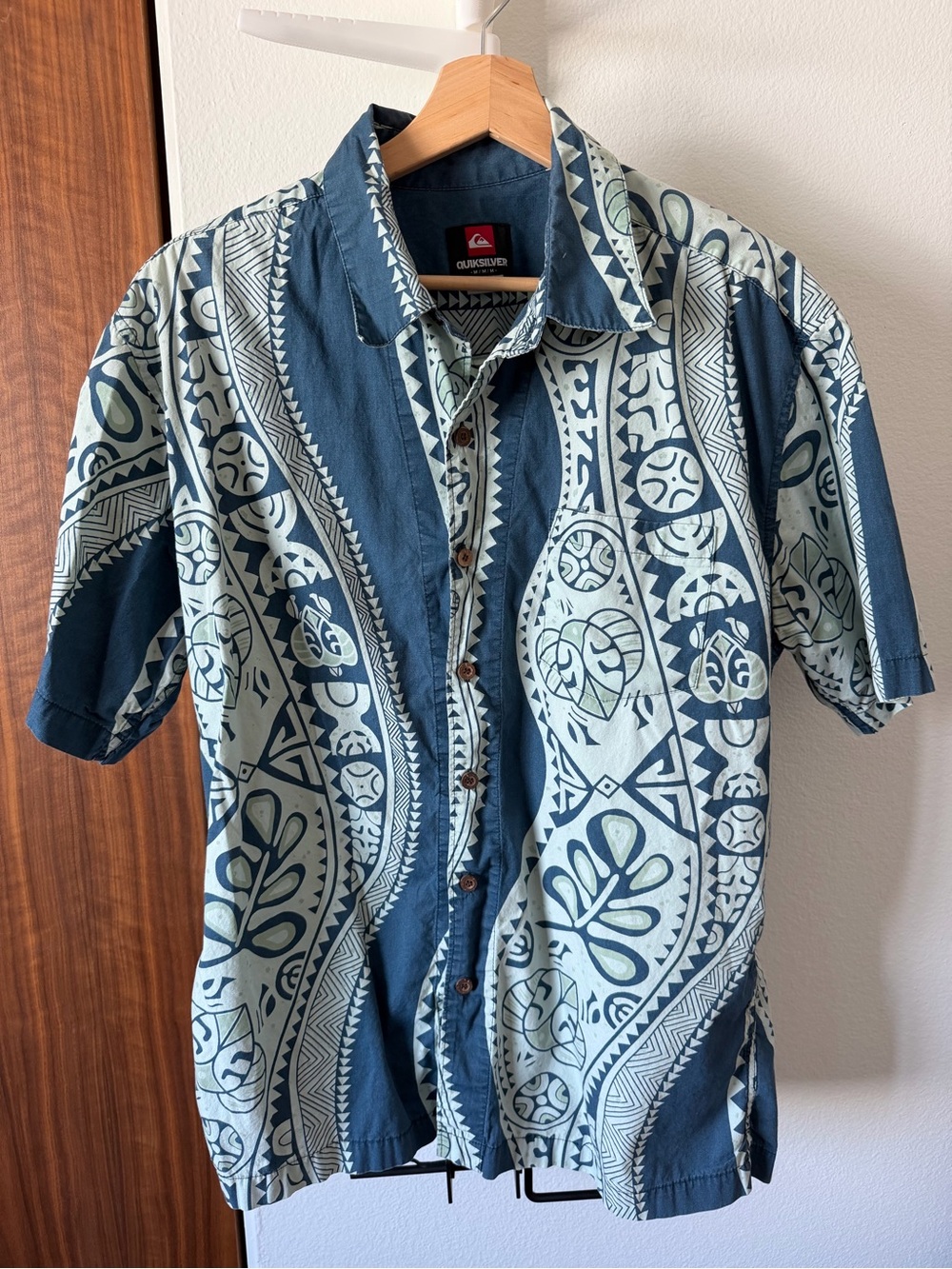 Quiksilver Navy and Light Blue Tribal Print Short-Sleeve Button-Down Shirt